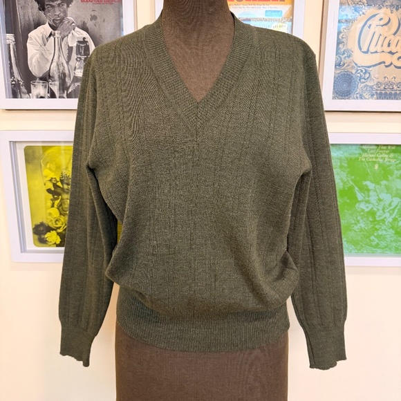 Vintage 90s Olive Green V-Neck Knit Sweater - Picture 1 of 9